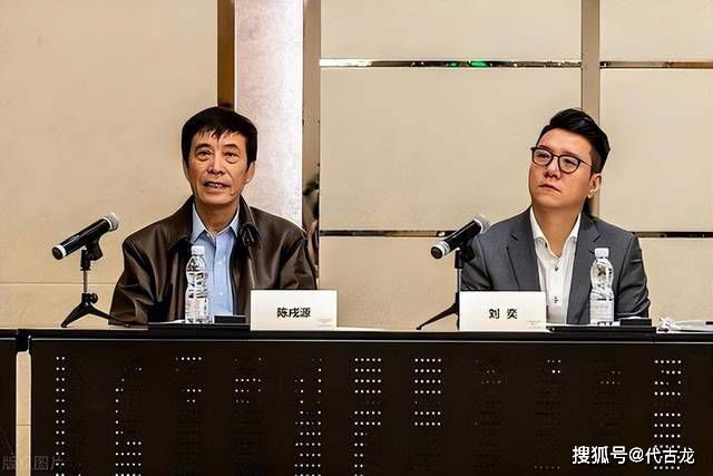 吴老爷子急忙说的：先生不用与我客气，你是我吴家的守护者，是吴家手里的重器，吴某定然不会违背当年承诺，一生尊诸位为先生。